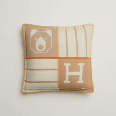 未使用新品HERMESベビークッションブレードセットベージュオレンジイエロー HERMES（クッション）のフリマアイテム一覧 クッション・座布団